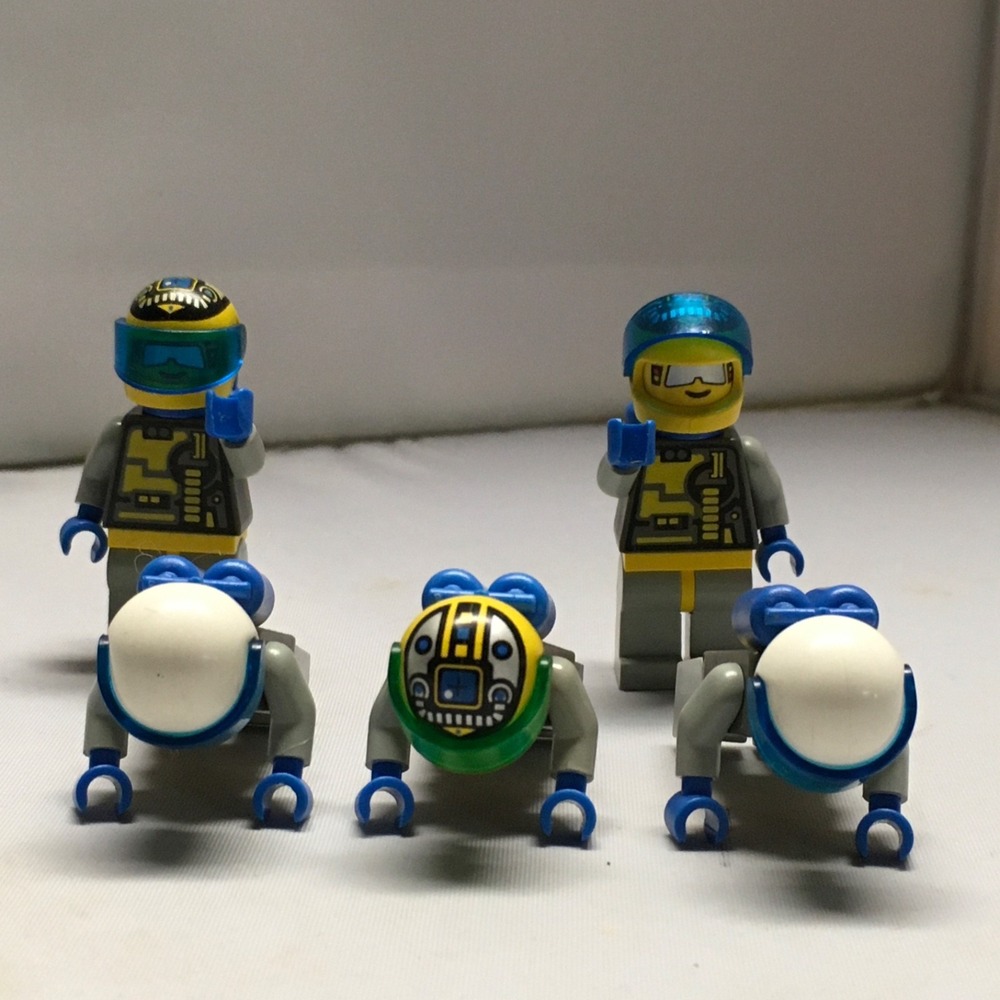 Space LEGO Unitron 5x Minifigures Various Accessories Vintage - Picture 5 of 13